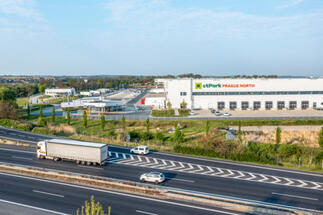 Sustainable logistics halls are being built near Prague, the first of which will be completed in March