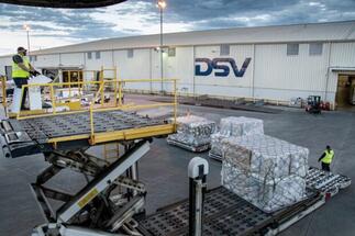 DSV makes acquisitions in North America. It also strengthens air connections with Europe