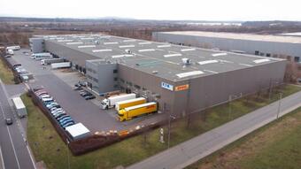 The Eaton distribution center in Pohořelice uses heat pumps and other elements to reduce the carbon footprint