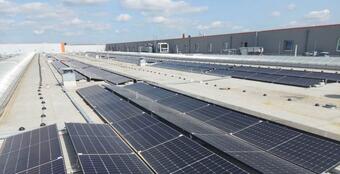 Gebrüder Weiss produces its own solar energy in the Czech Republic. In Jenč near Prague, the nearby airport was a challenge