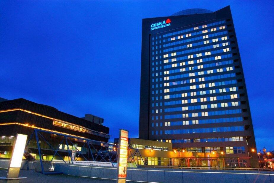 In cooperation with the Česká spořitelna bank, the accolade fund refinances their portfolio of industrial halls for two billion Czech crowns investors of the Slovenská sporiteľňa bank will also benefit from the transaction.